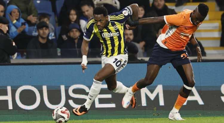 <p>Fenerbahçe, Süper Lig'in 11. haftasında deplasmanda Başakşehir'le 1-1 berabere kaldı.</p>
