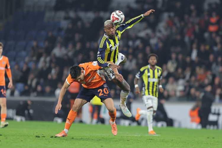 <p><strong>Fenerbahçe'nin orta sahası bu olamaz. Bu orta saha duruşu şampiyon yapmaz takımı.</strong></p>
