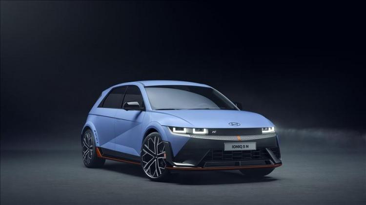 <p>Öte yandan State Farm (Sigorta), Kabloların<strong><em> "zamanla aşındığını"</em></strong> iddia ederek hasarı tek seferlik bir kaza olarak görmedi ve ödemeyi reddetti.</p>
