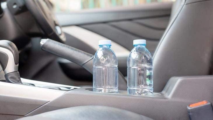 <p>2 dolarlık bir su şişesinin yol açtığı hasar, elektrikli araçların hassas noktalarını ve garanti kapsamındaki gri alanları acı bir tecrübe ile ortaya koydu.</p>
