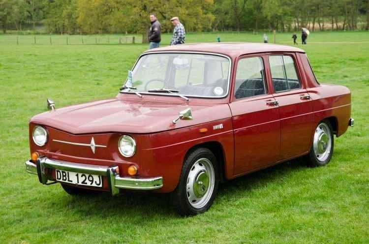 <p><strong><span style="color:#B22222">RENAULT 8  - Fransa </span> |  1963  - Yılın arabası ödülünü kazandılar</strong></p>

