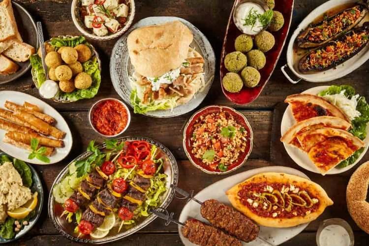 <p>Dünyaca ünlü gastronomi platformu <strong>TasteAtlas'</strong>ta, kullanıcılarının oylarıyla belirlediği değerlendirmelerde, geçmiş yıllarda hazırladığı<strong> "Dünyanın En Kötü Dereceli 100 Yemeği" </strong>listesinde <strong>karalahana çorbası</strong> ve <strong>kapuska</strong> yer vermişti.</p>
