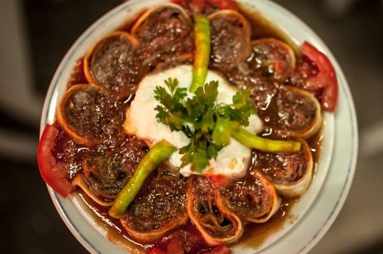 <p><strong>Lokanta usulü Beyti tarifi</strong></p>

<p> </p>
