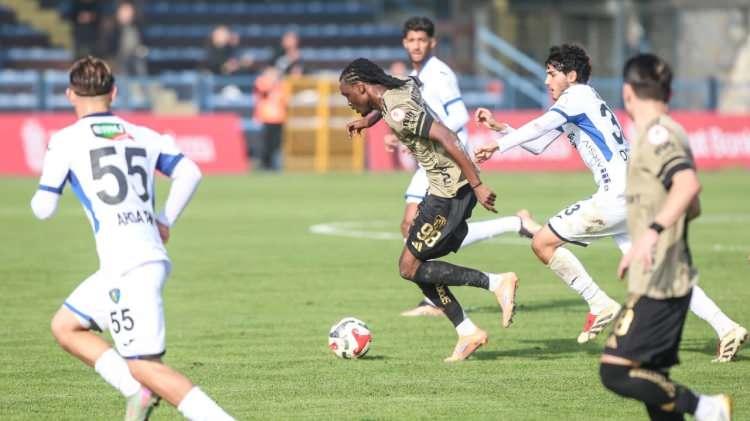 <p><strong>KOCAELİSPOR 2 GOLLE TURLADI</strong><br />
<br />
Ziraat Türkiye Kupası 4. eleme turu maçında Süper Lig ekibi, Kocaelispor, 2. Lig ekibi Karacabey Belediyespor'u deplasmanda 2-1 yenerek kupada grup etabına kaldı.<br />
 </p>
