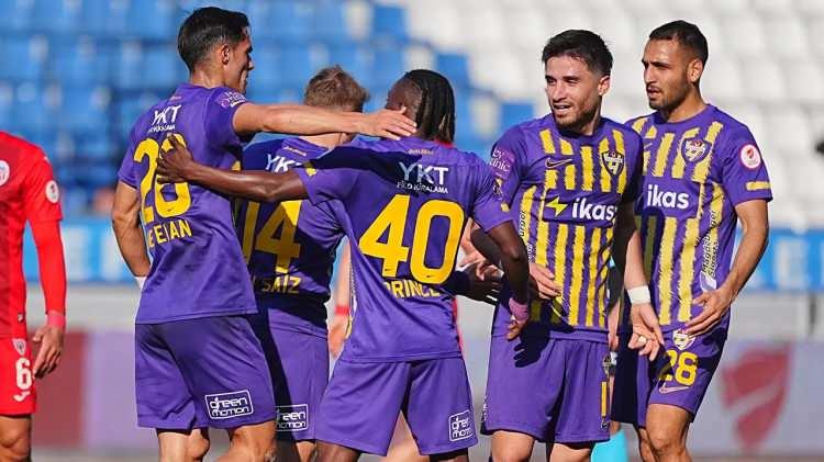 <p>Eflatun-beyazlılara galibiyeti getiren goller; Şeşlar, Metehan Altunbaş, Ampem, Samu Saiz (P), Sadia ve Legowski'den gelirken, Çankaya SK'da ise takımı adına tek golü Tunahan Akpınar kaydetti.</p>
