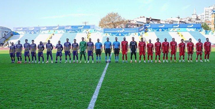 <p><strong>EYÜPSPOR'DAN 3. LİG TAKIMINA YARIM DÜZİNE GOL<br />
​</strong><br />
Süper Lig ekiplerinden Eyüpspor, TFF 3. Lig temsilcilerinden Çankaya SK'yı 6-1 mağlup etti.</p>
