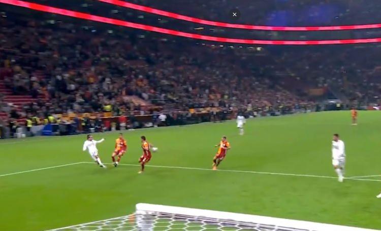 <p>Deniz Ateş Bitnel: Kazımcan'ın eline temas eden top Penaltı olmalıydı.! İstem dışı da olsa son anda bir hamlesi var!</p>
