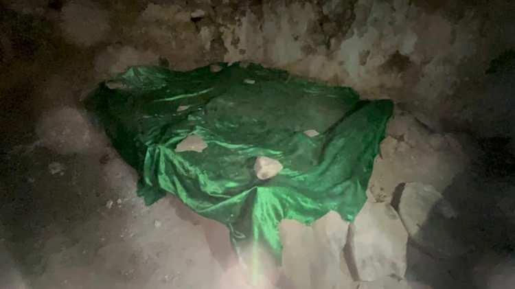 <p>Cehennem Deresi yakınlarında bulunan yapının içindeki mimari detaylar, bilinmeyen bir tarihe işaret ediyor.</p>
