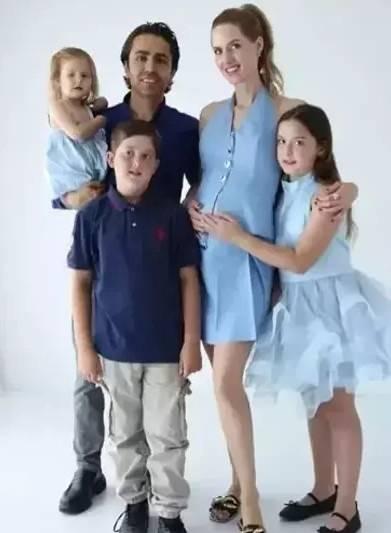 <p>Günaydın'dan Gökhan Gökduman'ın haberine göre; <strong>Alibeyköy, Eyüpsultan, Silahtarağa, Pazariçi, İslambey ve Pier Loti mahallelerinden 10'un üzerinde daire satın alan </strong>oyuncu, bunları kiraya veriyor.</p>
