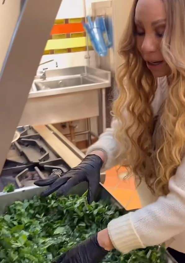 <p><strong>Son olarak mutfakta hünerlerini sergileyen dünyaca ünlü yıldızın paylaşımındaki bir detay sosyal medyada tartışmalara neden oldu.</strong></p>
