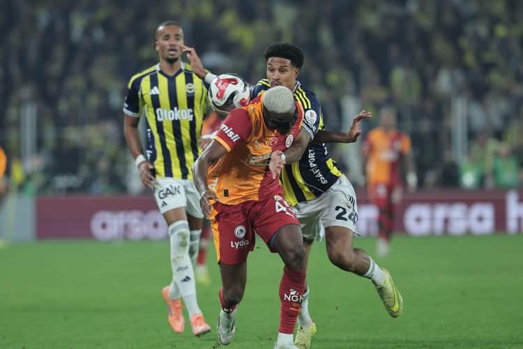 <p>Trendyol Süper Lig'in 14. haftasında Fenerbahçe sahasında Galatasaray'ı konuk etti. Chobani Stadı'nda oynanan karşılaşma 1-1 berabere sona erdi.</p>
