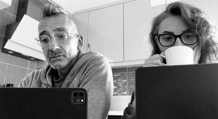 <p><span style="color:#FF0000"><strong>"EVİMİZDE YANGIN ÇIKTI"</strong></span></p>

<p><strong>Evlerinde yangın çıktığını ve ciddi bir kazayı atlattığını söyleyen Günçe, yaşadığı korku dolu süreci şu sözlerle anlattı:</strong></p>

<p><strong>"Bugün bambaşka işlerimiz vardı ama sabahtan beri temizlik yapıyoruz evde. Çünkü akşam evimizde yangın çıktı. Neyse ki anında müdahale ettik. Milas Jandarma Komutanlığı ve Milas İtfaiyesi de çok hızlı ve ilgiydi. Onlara da ayrıca teşekkür ederiz.</strong> </p>
