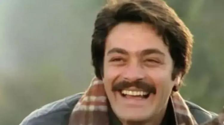 <p><strong>24 Mart 2024</strong> tarihinde beynine pıhtı atması sebebiyle hastaneye kaldırılan ve tedavi altına alınan usta oyuncu <strong>Kadir İnanır</strong>, yoğun bakım sürecini geride bıraktı.</p>
