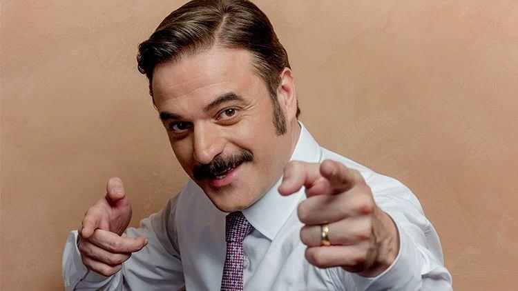 <p><span style="color:#800080"><strong>6- UFUK &Ouml;ZKAN</strong></span></p>

<p>&nbsp;</p>

<p>&Uuml;nl&uuml; oyuncu <strong>Ufuk &Ouml;zkan</strong>, <strong>15 Eyl&uuml;l 2025</strong> tarihinde intihar girişimi iddialarıyla hastaneye kaldırıldı. Ancak yapılan tahlillerde, &Ouml;zkan'ın uzun s&uuml;redir karaciğer yetmezliği tedavisi g&ouml;rd&uuml;ğ&uuml; ve buna bağlı olarak hastaneye yatırıldığı ortaya &ccedil;ıktı. Sağlık durumu iyiye giden &Ouml;zkan, taburcu edilerek setlere geri d&ouml;nd&uuml;.</p>
