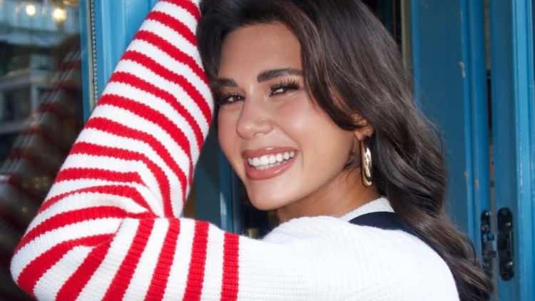 <p><span style="color:#800080"><strong>11- SİBİL &Ccedil;ETİNKAYA</strong></span></p>

<p>&nbsp;</p>

<p>&Uuml;nl&uuml; fenomen <strong>Sibil &Ccedil;etinkaya</strong>, <strong>18 Kasım 2025</strong>'te nedeni belirlenemeyen bir sebepten hastaneye kaldırıldı. G&uuml;nler sonra &Ccedil;etinkaya'nın bağışıklık sistemi kaynaklı bir hastalık nedeniyle tedavi altına alındığı &ouml;ğrenildi. &Ccedil;etinkaya, doğru tedavinin uygulanmasının ardından kısa s&uuml;rede toparlayarak taburcu edildi.</p>
