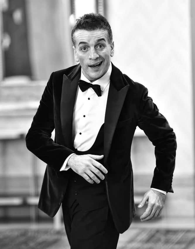 <p><span style="color:#800080"><strong>13- MURAT CEMCİR</strong></span></p>

<p>&nbsp;</p>

<p>&Uuml;nl&uuml; oyuncu ve komedyen <strong>Murat Cemcir</strong>, <strong>26 Kasım 2025</strong> tarihinde evinde rahatsızlanarak hastaneye kaldırıldı. İ&ccedil; kanama ge&ccedil;irdiği tespit edilen Cemcir, yoğun bakımda birka&ccedil; g&uuml;n kaldı. Etkili tedavi sonrası sağlık durumu stabil hale geldi ve <strong>10 Aralık 2025</strong> tarihinde taburcu edildi.</p>
