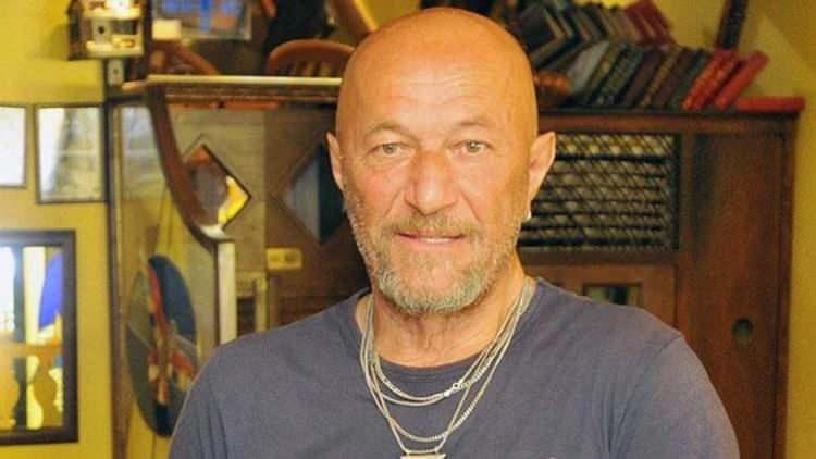 <p><span style="color:#800080"><strong>14- COŞKUN G&Ouml;ĞEN</strong></span></p>

<p>&nbsp;</p>

<p>T&uuml;rk sinemasının tanınan ismi <strong>Coşkun G&ouml;ğen</strong>, <strong>7 Aralık 2025</strong> tarihinde zat&uuml;rre başlangıcı nedeniyle hastaneye kaldırıldı. G&ouml;ğen'in tedavi s&uuml;reci başarıyla devam etmekte olup, sağlık durumu iyiye doğru gitmektedir.</p>
