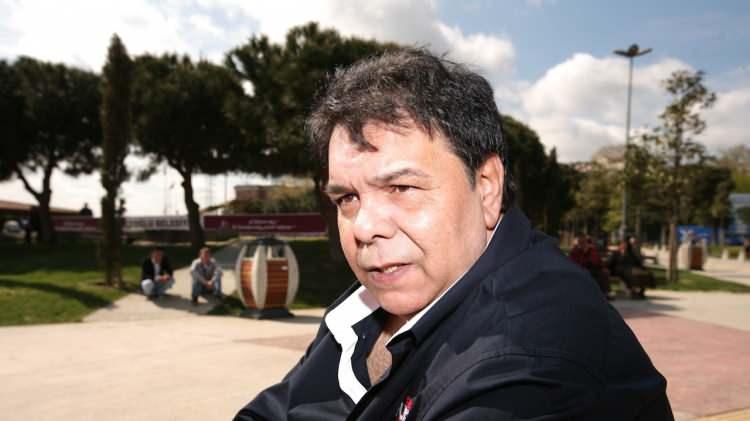 <p><strong>BALIK AYHAN</strong></p>

<p>Balık Ayhan adıyla tanınan Ayhan K&uuml;&ccedil;&uuml;kboyacı 58 yaşında hayatını kaybetti</p>

<p>&nbsp;</p>
