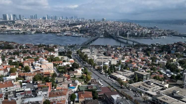 <p><span style="color:#B22222"><strong>23 NİSAN'DAKİ DEPREME DİKKAT &Ccedil;EKİLİYOR</strong></span></p>

<p>23 Nisan&rsquo;da Marmara Denizi&rsquo;nde meydana gelen 6,2 b&uuml;y&uuml;kl&uuml;ğ&uuml;ndeki depremin ardından art&ccedil;ıların doğuya doğru ilerlediğine dikkat &ccedil;eken T&uuml;ys&uuml;z, bu hareketliliğin Adalar ve Avcılar a&ccedil;ıklarındaki kilitli faylar &uuml;zerinde stres yarattığını belirtti.&nbsp;</p>
