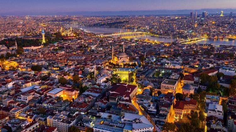 <p>Kentte yaklaşık 1 milyon 200 bin bina bulunduğunu belirten T&uuml;ys&uuml;z, kentsel d&ouml;n&uuml;ş&uuml;m&uuml;n tek başına yeterli olmayacağını, toplumun deprem &ouml;ncesi ve sonrası i&ccedil;in bilin&ccedil;lendirilmesi ve d&uuml;zenli tatbikatların hayata ge&ccedil;irilmesi gerektiğini ifade etti.</p>
