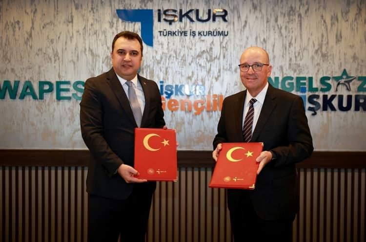 <p>İspanya, lojistik ve taşımacılık sektöründe giderek büyüyen ağır vasıta şoförü ihtiyacını kapatmak için rotayı Türkiye’ye çevirdi.<br />
<br />
Türkiye İş Kurumu (İŞKUR) ile Endülüs İşletmeleri ve Serbest Çalışanlar Sendikalar Birliği (USINTRA) arasında imzalanan protokol, Türk şoförlere İspanya’da çalışma yolunu açtı.</p>

<p><br />
Bu iş birliği sayesinde gerekli şartları taşıyan şoförler, İspanya’daki firmalarda istihdam edilecek.<br />
<br />
Başvuruların ise önümüzdeki günlerde başlaması bekleniyor.</p>
