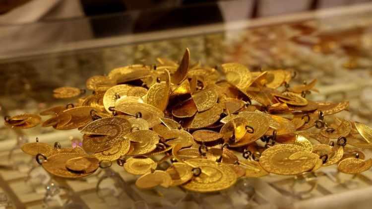 <p><strong>"ALTIN SPEKÜLATİF BİR VARLIK HALİNE GELDİ"</strong></p>

<p><strong>“Altının fiyatı diğer riskli varlıklarla birlikte yükseldi ve güvenli liman olarak hareket etme yönündeki tarihsel kalıptan saptı”</strong> diyen BIS Para ve Ekonomik Departmanı Başkanı Hyun Song Shin, <strong>“Altın artık çok daha spekülatif bir varlık haline geldi” </strong>şeklinde konuştu.</p>
