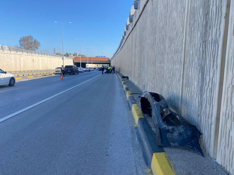 <p>Kaza, bugün saat 14.00 sıralarında Antalya’nın Serik ilçesi Antalya–Alanya D400 Karayolu Dikmen Alt Geçidi’nde meydana geldi. </p>
