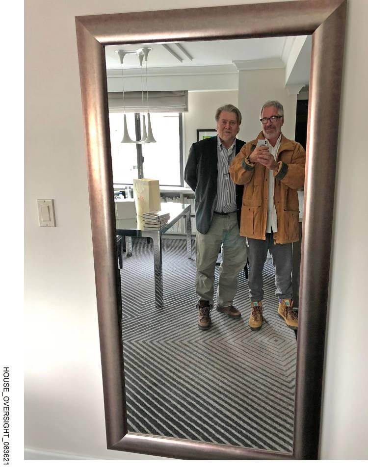 <p>Temsilciler Meclisi G&ouml;zetim Komitesi &uuml;yelerinden Robert Garcia, yaptığı a&ccedil;ıklamada, Epstein'e ait m&uuml;lklerden &ccedil;ıkan son belgelerin <em><strong>"Jeffrey Epstein ile vakit ge&ccedil;iren zengin ve g&uuml;&ccedil;l&uuml; erkeklerin ve binlerce kadının g&ouml;r&uuml;nt&uuml;leri de dahil, 95 binden fazla fotoğrafı"</strong></em> i&ccedil;erdiğini belirtmişti.</p>

<p>&nbsp;</p>
