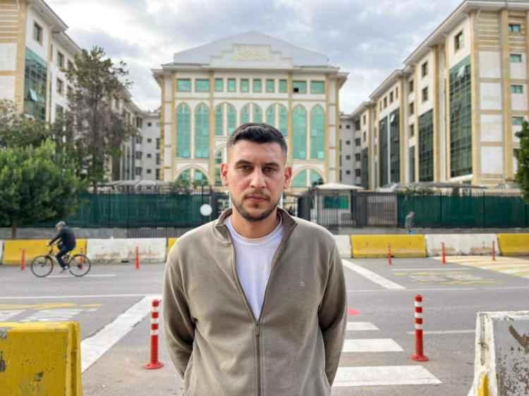 <p>Duruşmada söz verilen katılan Vedat Kurt, <strong>"Karakolda alınan ifadelerin ve fezlekelerin kontrol edilerek adaletli bir karar verilmesini talep ediyorum. Ayrıca celse arasında dilekçe sundum. İçeriğini tekrar ediyorum. Şikâyetçiyim" </strong>dedi.</p>
