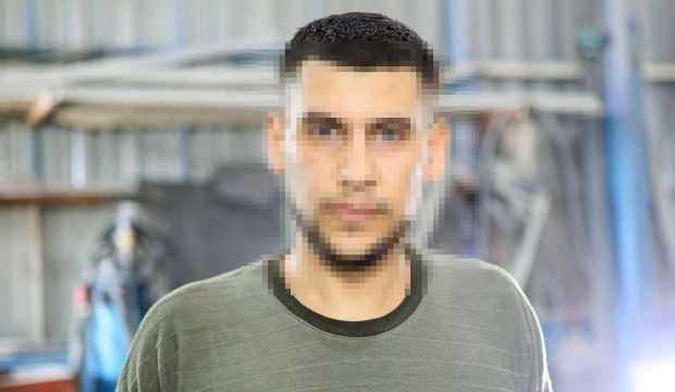 <p><span style="color:#B22222"><strong>6 YIL 12 AY CEZA</strong></span></p>

<p>Sanık avukatlarının son sözlerinin ardından mahkeme, sanıklar hakkında yağma suçundan beraat kararı verirken, TCK'nın 109. maddesi kapsamında sanıklar A.T., O.T., S.T. ve A.A.'nın <strong>‘kişiyi hürriyetinden yoksun kılma'</strong> suçundan ayrı ayrı 6 yıl 12 ay ceza ile cezalandırılmasına hükmetti.</p>

<p>Mahkeme, verilen hapis cezalarının infazı sırasında sanıkların gözaltında ve tutuklu kaldıkları sürelerin toplam cezadan düşülmesine, kararın istinaf yoluna açık olduğunu ve hükmün açıklanmasının geri bırakılmasına yer olmadığına hükmetti.</p>
