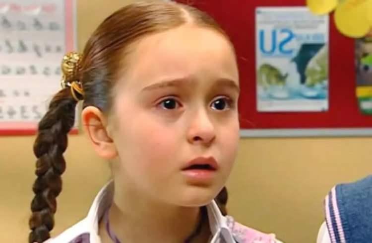 <p>Keskinci, Akın'ın kendisinin <strong>saçlarını çektiğini</strong>, <strong>yüzüne sigara dumanı üflediğini</strong>, <span style="color:#800080"><em><strong>"Annenle baban boşanıyor, seni diziden attırırsam sokakta kalırsınız" </strong></em></span>gibi cümleler söylediğini iddia etti.</p>
