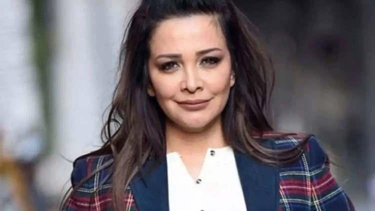 <p>Ancak, Akın'a destek veren &uuml;nl&uuml;ler de oldu. Bu isimler, Akın'ın s&ouml;z konusu iddiaları doğrulayacak herhangi bir olumsuz davranışını g&ouml;rmediklerini belirtti.</p>
