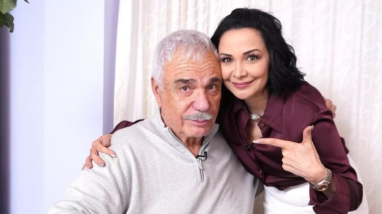 <p>Akın'ın yıllardır sunduğu ve izleyiciler tarafından sevilen <strong>'Evrim Akın ile Ev Gezmesi'&nbsp;</strong>programından sessiz sedasız &ccedil;ıkarıldığı &ouml;ğrenildi.</p>
