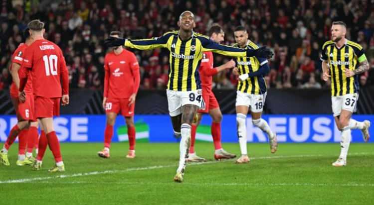 <p>Fenerbahçe'nin UEFA Avrupa Ligi'nde Brann'ı 4-0 mağlup etmesinin ardından UEFA Ülke Puanı Sıralaması güncellendi.</p>
