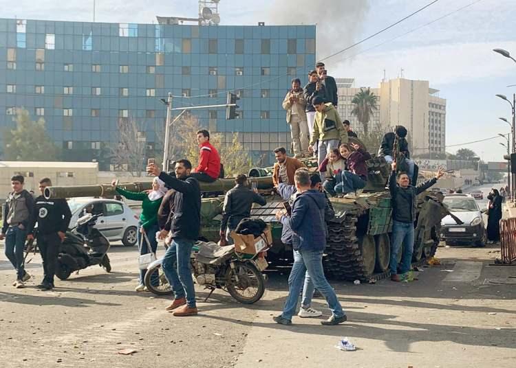 <p>61 yıllık Baas rejimi ve 53 yıllık Esed yönetiminin devrilmesinin üstünden bir yıl geçti.</p>
