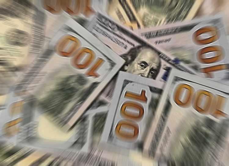 <p><span style="color:rgb(178, 34, 34)"><strong>16 MİLYAR DOLAR</strong></span></p>

<p> </p>

<p>ArkNews'in haberine göre, Suriye yönetiminin raporunda Esed'ın ailesinin toplam servetinin 1-2 milyar dolar olduğu belirtildiği ve gerçek tutarın kamuoyuyla paylaşılmadığı ve nerede saklandığı belirtilmediği aktarıldı.</p>
