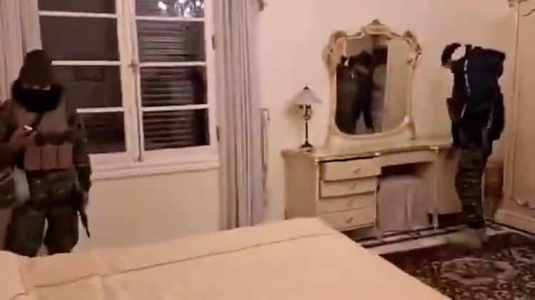 <p><span style="color:inherit"><span style="color:rgb(178, 34, 34)"><strong>HALEP'TEKİ SARAYI</strong></span></span></p>

<p>&nbsp;</p>
