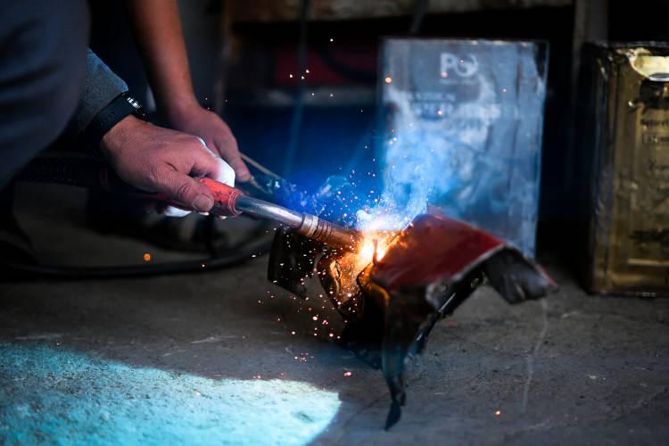 <p><span style="color:#B22222"><strong>9- Diğer imalat ve ilgili iş&ccedil;iler (elle)</strong></span></p>

<p>&nbsp;</p>

<p>- 35 bin 352 kişi&nbsp;</p>
