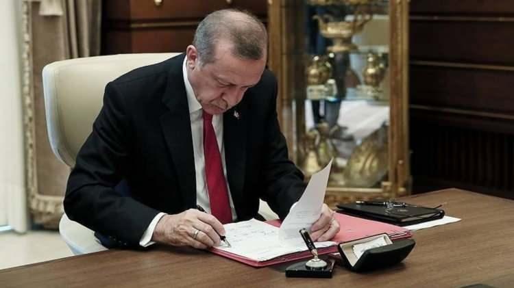 <p>Cumhurbaşkanı Recep Tayyip Erdoğan'ın imzasıyla yapılan atamalara ilişkin kararlar, Resmi Gazete'de yayımlandı.</p>

<p> </p>
