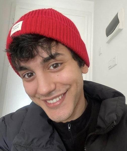 <p><strong>Yaşam m&uuml;cadelesi veren &uuml;nl&uuml; oyuncunun ablası, kardeşinin sağlık durumu hakkında bilgi verdi. Sosyal medya hesabından paylaşımda bulunan abla Ela Altınay, duygu y&uuml;kl&uuml; ifadeler kullandı.</strong></p>
