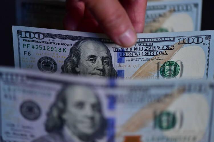 <p><span style="color:#B22222"><strong>DÖVİZ</strong></span></p>

<p>Dolar/TL, cuma gününü yüzde 0,1 artışla 42,5299'dan tamamlarken, bugün bankalararası piyasanın açılışında önceki kapanışın yüzde 0,1 üzerinde 42,5770'ten işlem görüyor.</p>
