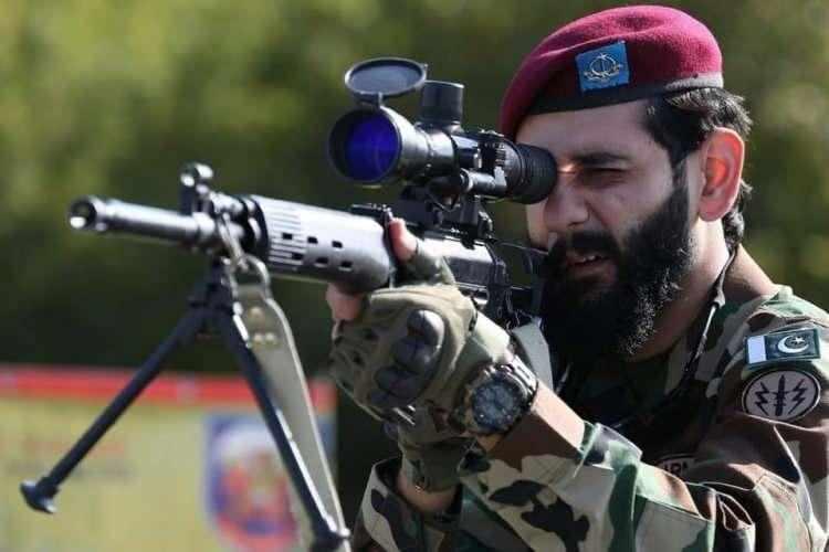 <p><strong><span style="color:#B22222">16)&nbsp; SSG (Special Services Group)</span>&nbsp; |&nbsp; PAKİSTAN</strong></p>

<p>&nbsp;</p>

<p><span style="color:#B22222"><strong>&Ouml;zellikler: </strong></span>Ter&ouml;rle m&uuml;cadele ve sınır operasyonlarında etkili.</p>

<p>&nbsp;</p>

<p><strong>Başarılar: </strong>Hindistan ile gerilim sırasında kritik roller.</p>
