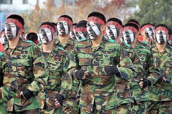 <p><strong><span style="color:#B22222">14)&nbsp; 707. &Ouml;ZEL G&Ouml;REV G&Uuml;C&Uuml;&nbsp;</span> |&nbsp; G&Uuml;NEY KORE</strong></p>

<p>&nbsp;</p>

<p><span style="color:#B22222"><strong>&Ouml;zellikler:</strong></span> Kore Yarımadası&rsquo;ndaki tehditlere karşı geliştirilmiştir.</p>

<p>&nbsp;</p>

<p><strong>Başarılar:</strong> Kuzey Kore&rsquo;ye karşı &ccedil;eşitli gizli g&ouml;revler.</p>
