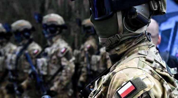 <p><strong><span style="color:#B22222">13)&nbsp; JW GROM</span>&nbsp; |&nbsp; POLONYA</strong></p>

<p>&nbsp;</p>

<p><span style="color:#B22222"><strong>&Ouml;zellikler</strong>:</span> Hassas operasyonlarda cerrahi bir hassasiyetle &ccedil;alışır.</p>

<p>&nbsp;</p>

<p><strong>Başarılar:</strong> Balkanlar ve Afganistan operasyonları.</p>
