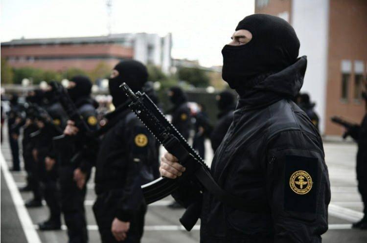 <p><strong><span style="color:#B22222">12)&nbsp; GIS (Gruppo di Intervento Speciale)&nbsp;</span> |&nbsp; İTALYA</strong></p>

<p>&nbsp;</p>

<p><span style="color:#B22222"><strong>&Ouml;zellikler</strong>:</span> Ter&ouml;rle m&uuml;cadele ve rehine kurtarmada aktif.</p>

<p>&nbsp;</p>

<p><strong>Başarılar: </strong>Avrupa&rsquo;da bir&ccedil;ok operasyon.</p>
