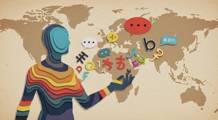 <p><strong>Bazı diller karmaşık ve zorlayıcı bir etki hissettirse de bazen de duyduklarımızı oldukça hızlı bir şekilde kavrayabildiğimizi fark edebiliyoruz. Aslında dil öğrenme becerisi dilin zorluğu, ana dil ve dil ailesi farklarına göre değişkenlik gösterebiliyor. </strong></p>
