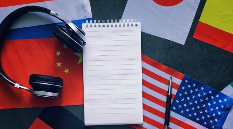 <p><span style="color:#FF0000"><strong>5. RUS&Ccedil;A</strong></span></p>

<p><strong>Dilbilgisi karmaşıklığıyla bilinen Rus&ccedil;a ise listenin 5. sırasında. Kiril alfabesi kullanılan bu dilde yalnızca dilbilgisi kuralları değil telaffuz ve vurgu yerleri de zordur.</strong></p>
