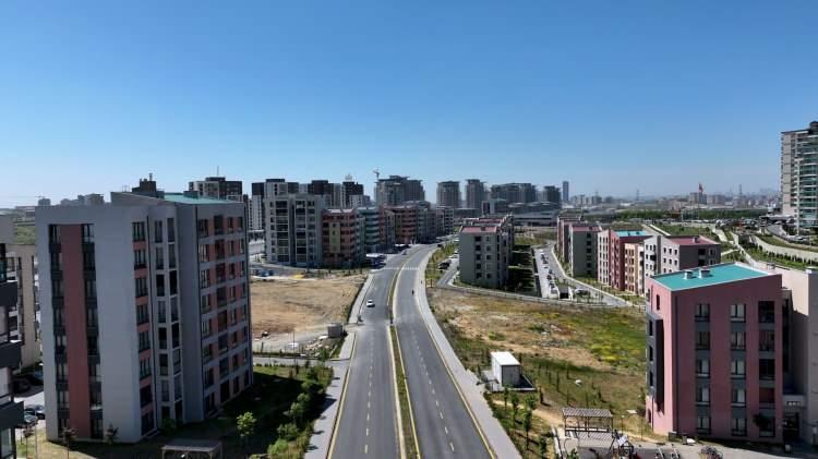 <p>Evlerin y&uuml;zde 40'ı yani 200 bini 80 metrekarelik 2+1 konutlardan oluşacak. Y&uuml;zde 30'u yani 150 bini 65 metrekarelik 2+1, kalan 150 bini ise 55 metrekarelik 1+1 konutlardan oluşacak.</p>

<p>&nbsp;</p>
