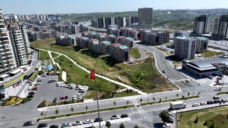 <p>Hak sahiplerinin y&uuml;zde 5'ini şehit aileleri ve gaziler, y&uuml;zde 5'ini engelliler, y&uuml;zde 20'sini emekliler, y&uuml;zde 10'unu 3 ve daha fazla &ccedil;ocuğa sahip aileler, y&uuml;zde 20'sini 18-30 yaş arası gen&ccedil;ler, kalan y&uuml;zde 40'lık kısmını ise diğer alıcılar oluşturacak.</p>

<p>&nbsp;</p>
