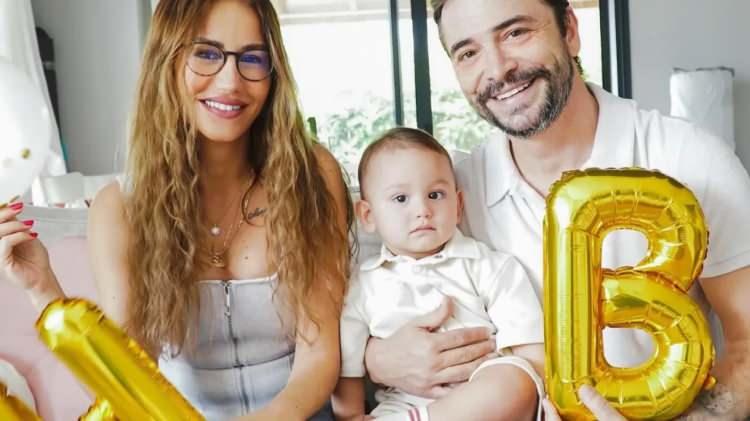 <p><strong>10- Ahmet Kural ve &Ccedil;ağla Gizem Kural</strong></p>

<p>&nbsp;</p>

<p>Kural &ccedil;ifti, <strong>6 Eyl&uuml;l 2025'</strong>te oğulları <strong>Demir'</strong>i d&uuml;nyaya getirdi.</p>
